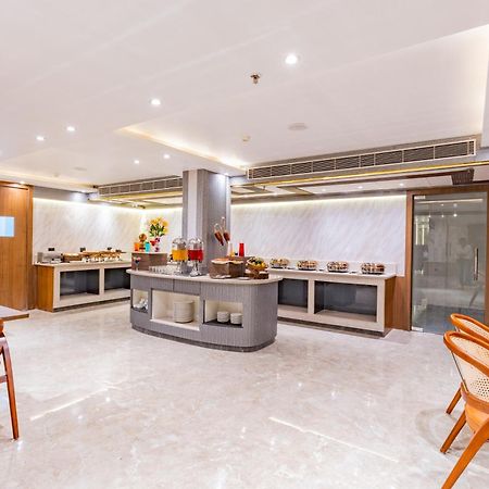 Regenta Inn Gurugram Гургаон Екстериор снимка