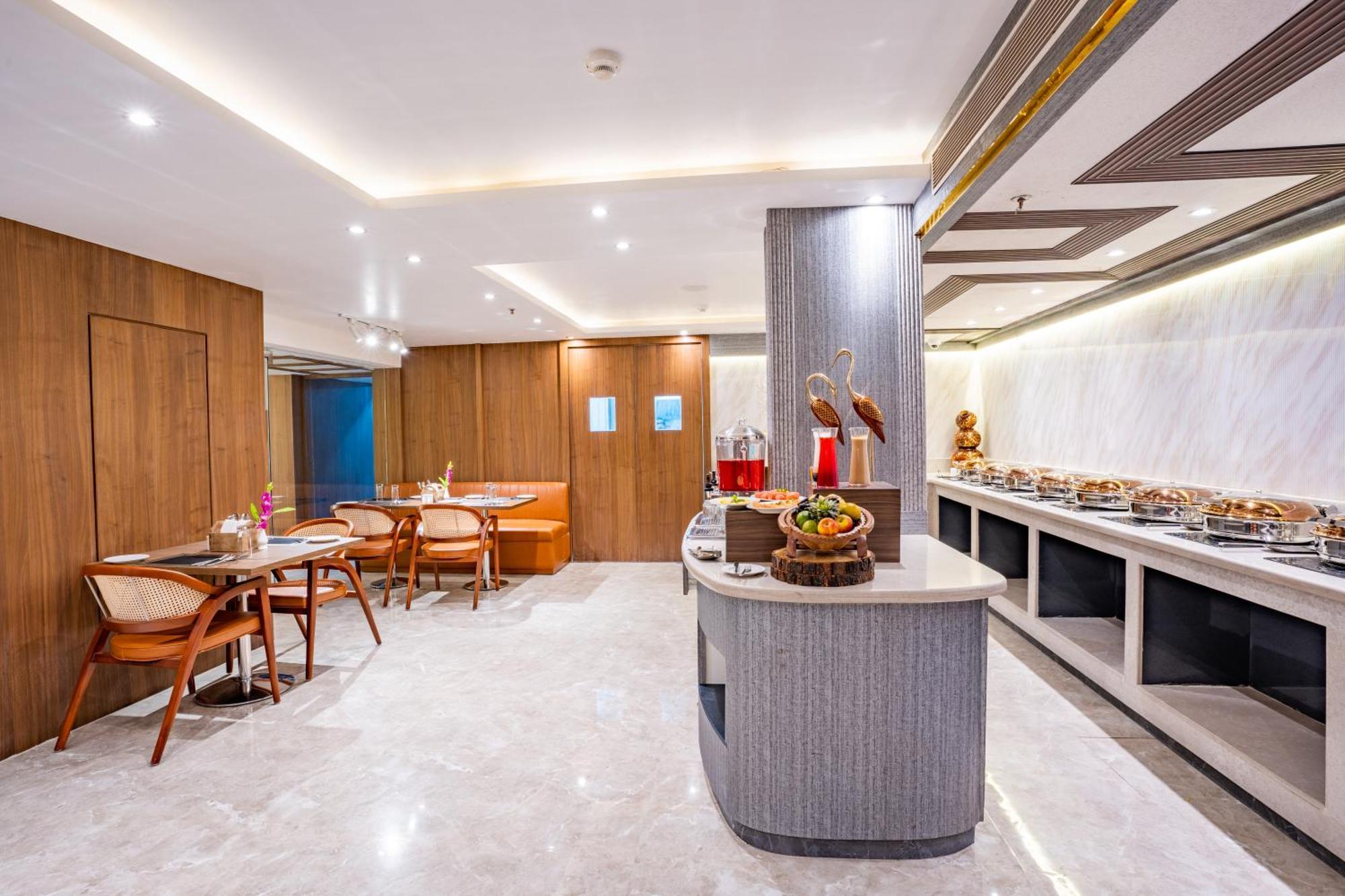 Regenta Inn Gurugram Гургаон Екстериор снимка
