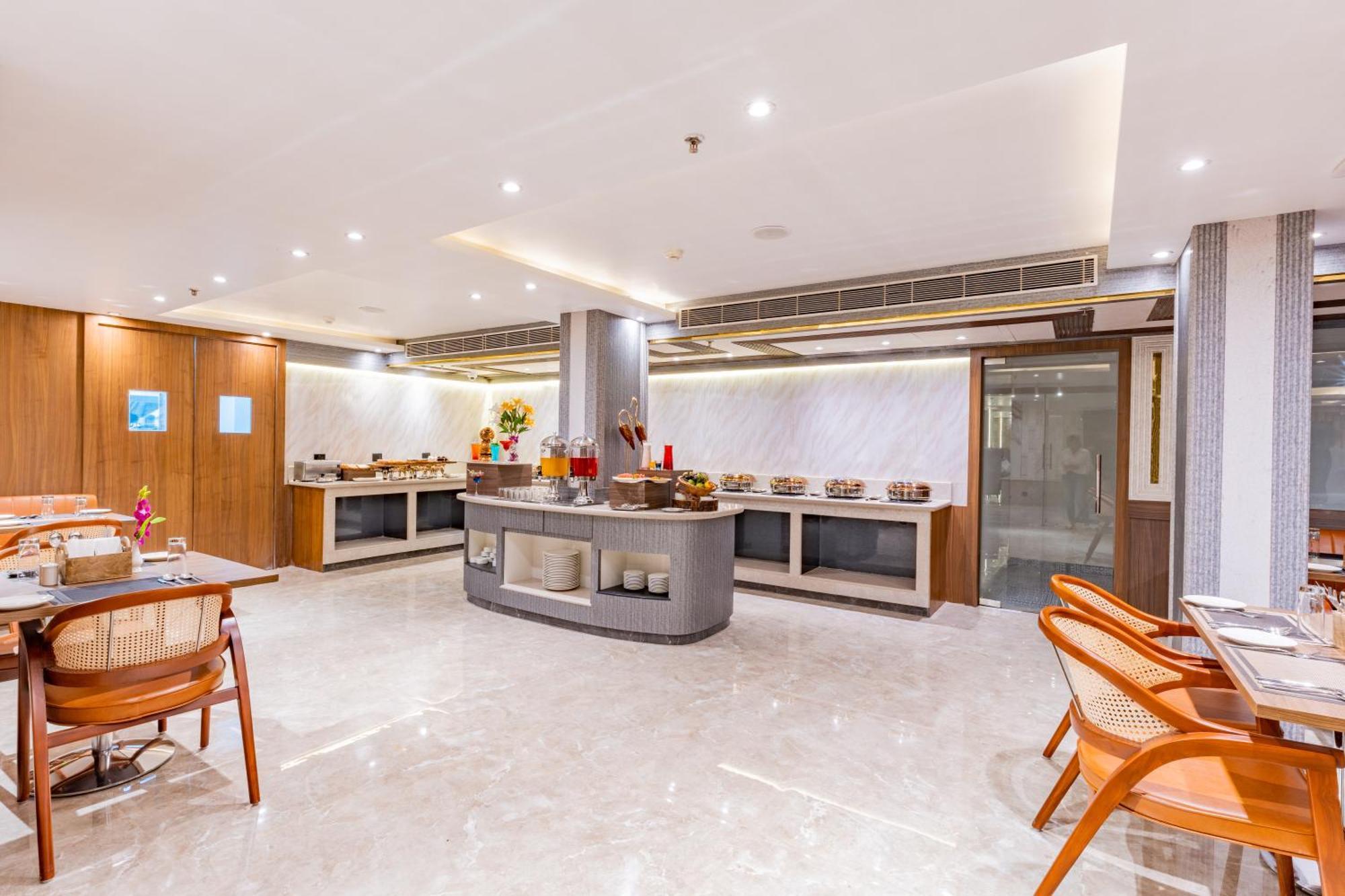 Regenta Inn Gurugram Гургаон Екстериор снимка