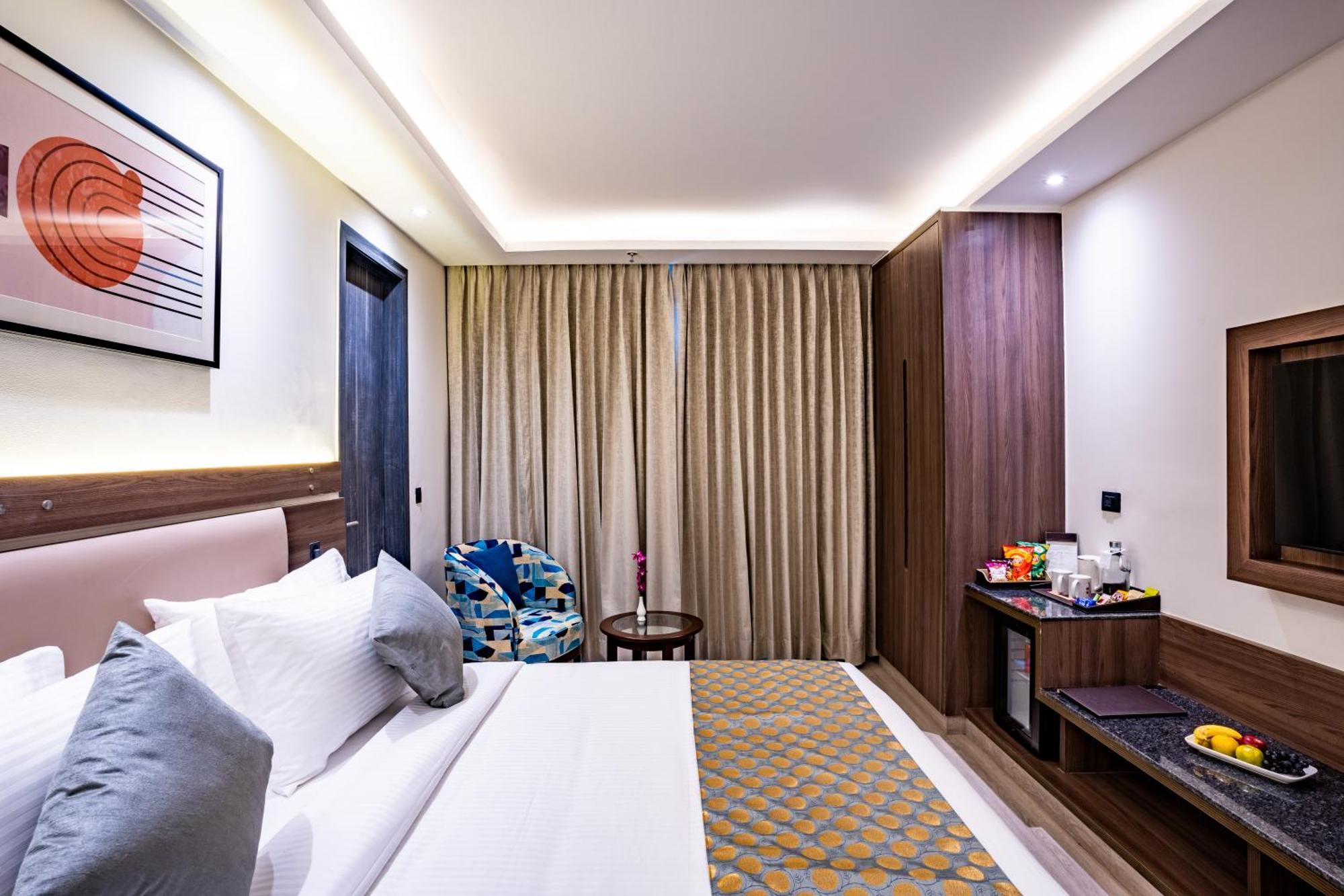 Regenta Inn Gurugram Гургаон Екстериор снимка