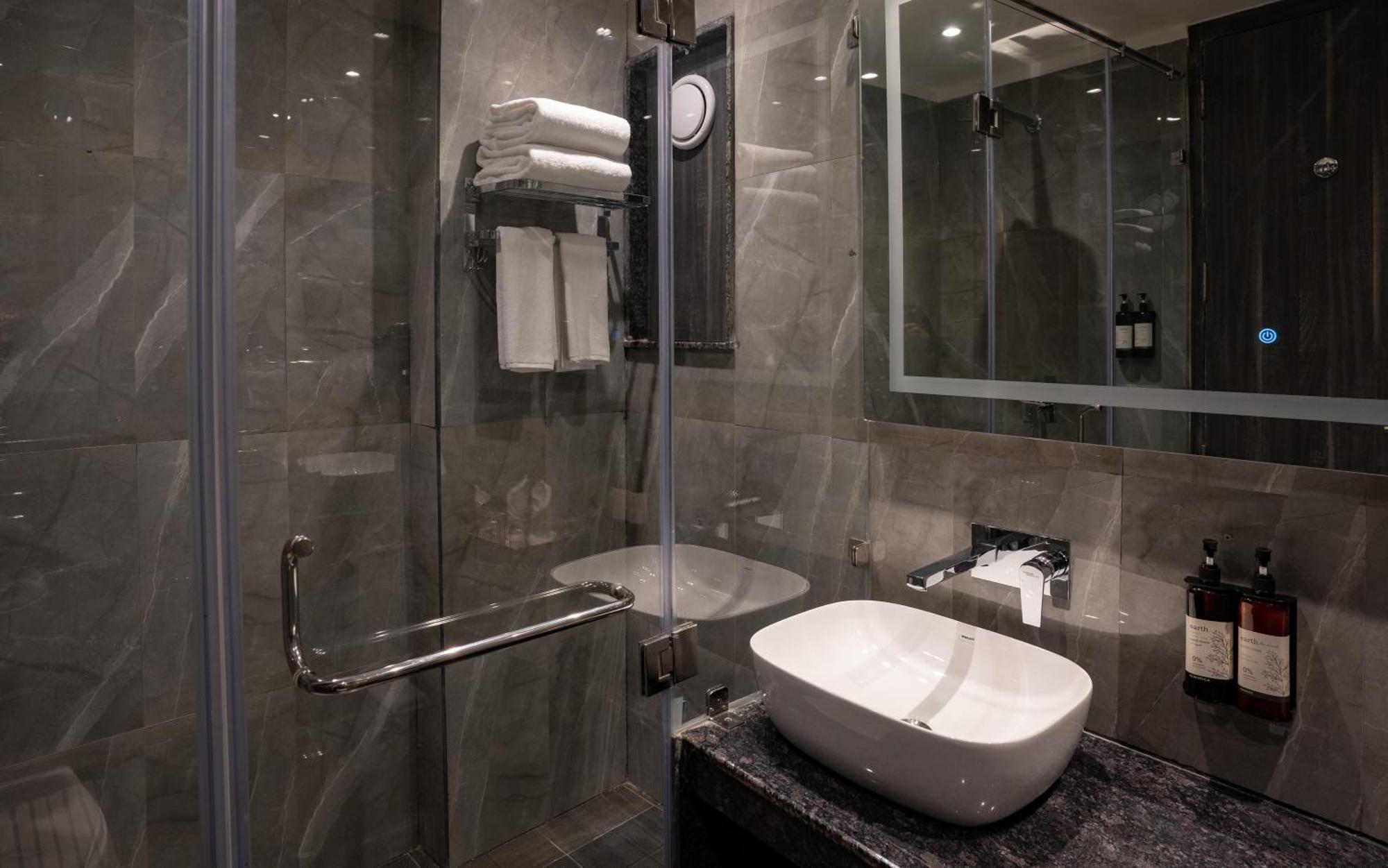 Regenta Inn Gurugram Гургаон Екстериор снимка