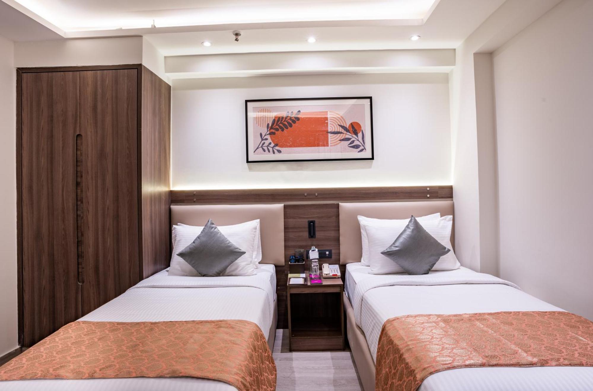 Regenta Inn Gurugram Гургаон Екстериор снимка