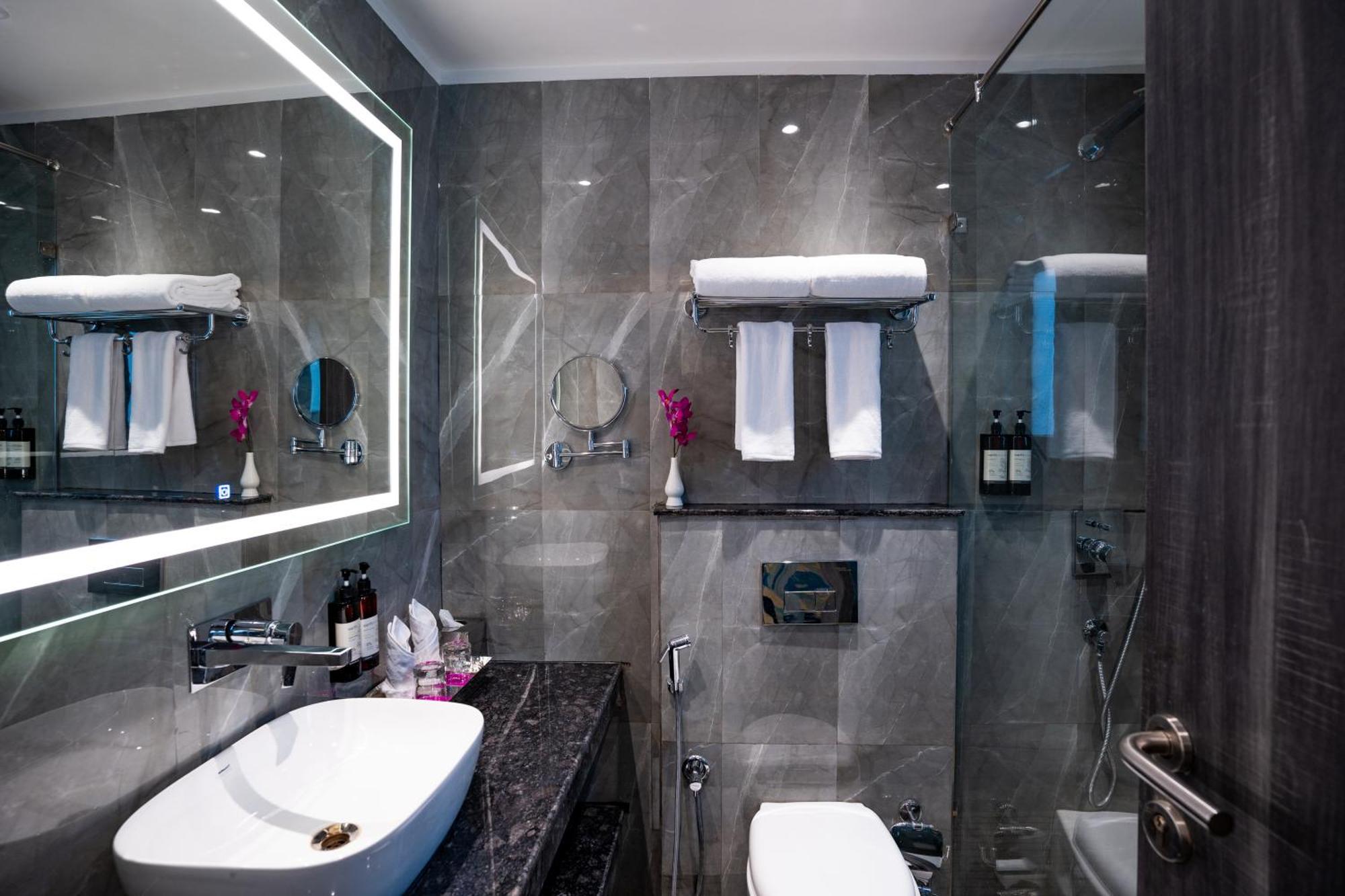 Regenta Inn Gurugram Гургаон Екстериор снимка